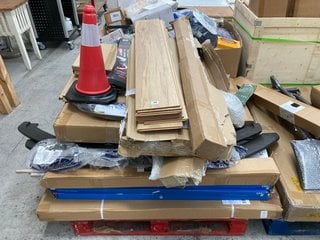 PALLET OF ASSORTED ITEMS TO INCLUDE LIGHT WOOD FLOORING: LOCATION - B6 (KERBSIDE PALLET DELIVERY)