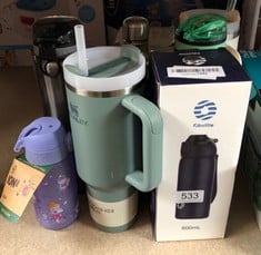 QUANTITY OF ITEMS TO INCLUDE STANLEY QUENCHER H2.0 FLOWSTATE TUMBLER 1.2L - COLD FOR 11 HOURS - ICED FOR 48 HOURS - WATER BOTTLE WITH STRAW, HANDLE AND LID - DISHWASHER SAFE - TRAVEL MUG FOR COLD OR