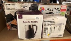 QUANTITY OF KITCHEN & APPLIANCES ITEMS TO INCLUDE DAEWOO CORDLESS ELECTRIC KETTLE SDA2486 1 LITRE 1400W PLASTIC WITH SAFETY LOCKING LID, WIDE EASY FILL OPENING, POWER INDICATOR LIGHT WHITE: LOCATION