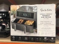 QUANTITY OF KITCHEN & APPLIANCES ITEMS TO INCLUDE SUR LA TABLE DIGITAL AIR FRYER DUAL GREY BASKET 10.4L WITH REMOVABLE SEPARATOR, NON-STICK CRISPER TRAY: LOCATION - A