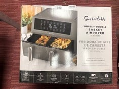 1 X SUR LA TABLE DIGITAL AIR FRYER DUAL GREY BASKET 10.4L WITH REMOVABLE SEPARATOR, NON-STICK CRISPER TRAY.: LOCATION - C