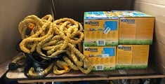 QUANTITY OF ASSORTED GARDEN ITEMS TO INCLUDE HOZELOCK SUPERHOZE 30M: LOCATION - REAR TABLES(COLLECTION OR OPTIONAL DELIVERY AVAILABLE)