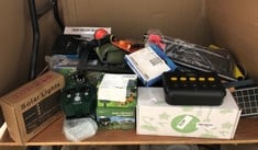 QUANTITY OF ASSORTED GARDEN ITEMS TO INCLIDE SOLAR LIGHTS: LOCATION - REAR TABLES(COLLECTION OR OPTIONAL DELIVERY AVAILABLE)