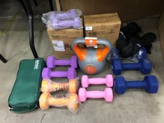 QUANTITY OF ASSORTED WIGHTS TO INCLUDE 8KG KETTLEBELL: LOCATION - REAR TABLES(COLLECTION OR OPTIONAL DELIVERY AVAILABLE)