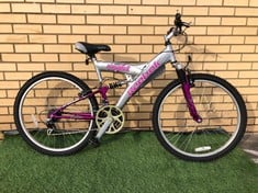 LADIES REEBOK MAST DUAL SUSPENSION BIKE SILVER/PINK: LOCATION - MIDDLE FLOOR(COLLECTION OR OPTIONAL DELIVERY AVAILABLE)