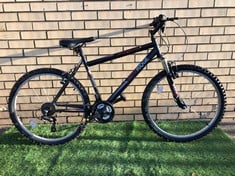 STRATOS MTNRIDGE FRONT SUSPENSION MOUNTAIN BIKE IN BLACK: LOCATION - MIDDLE FLOOR(COLLECTION OR OPTIONAL DELIVERY AVAILABLE)