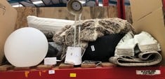 QUANTITY OF ASSORTED HOME ITEMS TO INCLUDE TAN FURRY RUG: LOCATION - LEFT RACK(COLLECTION OR OPTIONAL DELIVERY AVAILABLE)