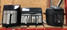 QUANTITY OF ASSORTED AIR FRYERS TO INCLUDE GOURMIA ELECTRIC AIR FRYER: LOCATION - LEFT RACK(COLLECTION OR OPTIONAL DELIVERY AVAILABLE)