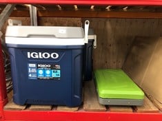 2 X IGLOO MAXCOLD LATTITUDE ROLLER COOL BOXES + VANGO CAMPING STOVE: LOCATION - LEFT RACK(COLLECTION OR OPTIONAL DELIVERY AVAILABLE)