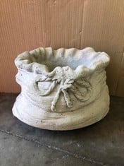 SMALL SACK PLANTER - COLLECTION ONLY - LOCATION RIGHT RACK