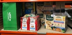 QUANTITY OF PET PRODUCTS ITEMS TO INCLUDE LILY’S KITCHEN MADE WITH NATURAL INGREDIENTS PUPPY DOG TREATS CHICKEN WITH TURKEY NIBBLES GRAIN-FREE RECIPE 8 X 70G: LOCATION - B RACK