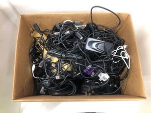 QUANTITY OF ASSORTED POWER SUPPLIES AND CABLES TO INCLUDE USB C TO USB A: LOCATION - B RACK