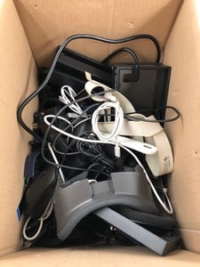 QUANTITY OF ASSORTED TECH ITEMS TO INCLUDE NINTENDO SWITCH CHARGING DOCK  ASSORTED TECH ITEMS.: LOCATION - C RACK