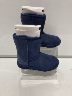 UGG KIDS CLASSIC II NAVY BOOTS SIZE 1 TO INCLUDE UGG K NEUMEL PLATFORM BROWN SIZE 4