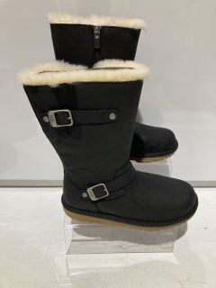 3 X UGG K KENSINGTON II BLACK BOOTS SIZE 1 /4