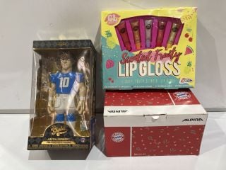 BOX OF ASSORTED ITEMS TO INCLUDE NFL GOLD FUNKO JUSTIN HERBERT PREMIUM VINYL FIGURE AND FC BAYERN MUNCHEN HELMET RED/WHITE JUNIOR 47-51CM