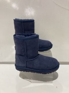 2 X UGG KIDS CLASSIC II BOOTS NAVY SIZES UK 3 & UK 4 TOTAL RRP £250