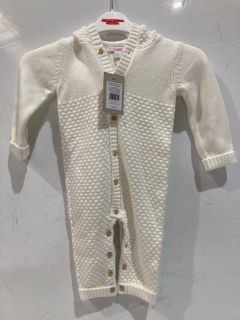 QTY OF ASSORTED THE WHITE COMPANY CHILDRENS CLOTHING TO INCLUDE ORGANIC COTTON BESSIE FLORAL ENVELOPE NECK ROSEBUD SLEEPSUIT 9-12 MONTHS TOTAL RRP £108