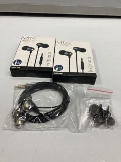 BOX OF ASSORTED ITEMS TO INCLUDE MTD9 EARPHONES WITH MICROPHONE RRP £80