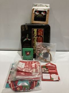 BOX OF ASSORTED ITEMS TO INCLUDE SANTA 24 DAILY CARDS RRP £100