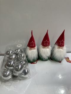 QTY OF ASSORTED ITEMS TO INCLUDE SILVER CHRISTMAS BAUBLES