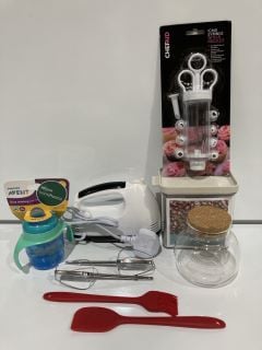 QTY OF ASSORTED ITEMS TO INCLUDE CHEF AID ICING SYRINGE WITH 8 NOZZLES