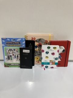 BOX OF ASSORTED ITEMS TO INCLUDE SNOOPY NOTEPAD