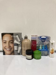 BOX OF ASSORTED ITEMS TO INCLUDE BAYLIS & HARDING ELEMENTS HAND WASH