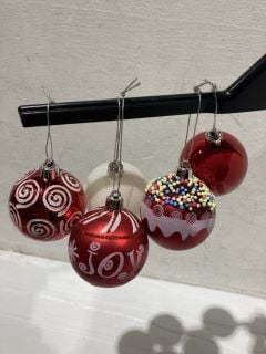 QTY OF ASSORTED ITEMS TO INCLUDE GLITTER RED CHRISTMAS BAUBLES