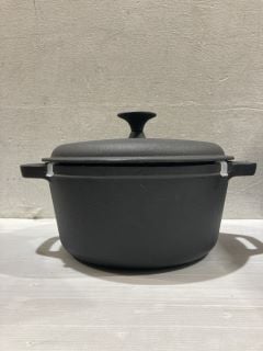 2 X MON CHEF 26CM CASSEROLE DISH TOTAL RRP £80