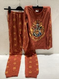 QTY OF ASSORTED ITEMS TO INCLUDE HARRY POTTER HOUSES T-SHIRT