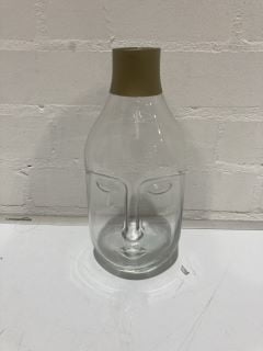 QTY OF GIFT DECOR FACE VASE