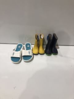 QTY OF KIDS SHOES INCLUDING BASIC DUNKELBLAU WALK BLACK AND GREEN BOOTS