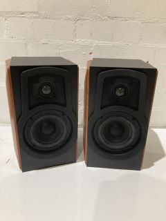 2 X BOOKSHELF SPEAKER WITH PASSIVE SPEAKER