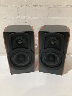 2 X BOOKSHELF SPEAKER WITH PASSIVE SPEAKER