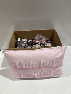 QTY OF ASSORTED ITEMS TO INCLUDE SASSY B CUTE BUT PSYCHO PINK PILLOW