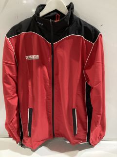 QTY OF ASSORTED CLOTHING ITEMS TO INCLUDE DERNYSTAR TEAMWEAR RED JACKET SIZE MEDIUM