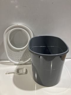 GREY AND WHITE CAT LITTER BIN WITH SCOOPER