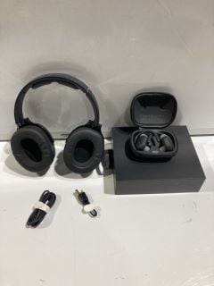 QTY OF ASSORTED GAMING ITEMS TO INCLUDE SKULLCANDY WIRELESS HEADPHONES