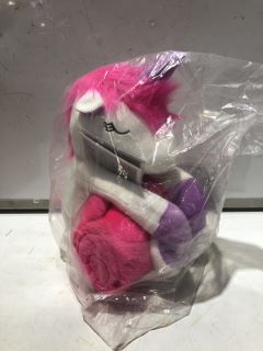 A QTY OF ASSORTED ITEMS TO INCLUDE UNICORN TEDDY WITH BLANKET