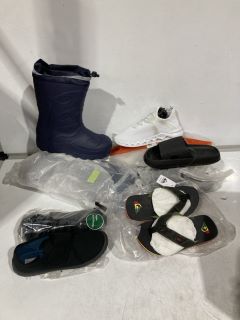 QTY OF ASSORTED ITEMS TO INCLUDE BLACK WELLIES SIZE 37