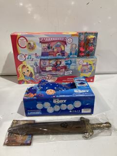 BOX OF ASSORTED CHILDRENS TOYS TO INCLUDE SUNNY DAY SUNNY'S FANTASTIC SALON, HAPPY PARTNER FUNNY FARM