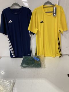 QTY OF ASSORTED ADIDAS CLOTHING ITEMS TO INCLUDE YELLOW SPORTS JERSEY SIZE UK XL