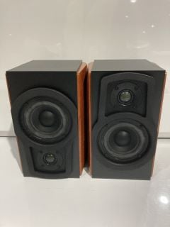 3 X BOOKSHELF SPEAKERS WITH PASSIVE SPEAKER