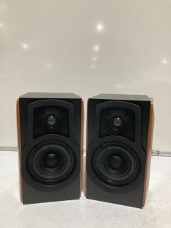 2 BOOKSHELF SPEAKERS WITH PASSIVE SPEAKER