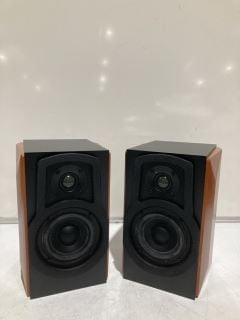 2 BOOKSHELF SPEAKERS WITH PASSIVE SPEAKER