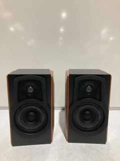 2 BOOKSHELF SPEAKERS WITH PASSIVE SPEAKER