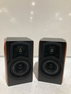 2 BOOKSHELF SPEAKERS WITH PASSIVE SPEAKER