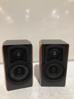 2 BOOKSHELF SPEAKERS WITH PASSIVE SPEAKER