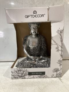 QTY OF ASSORTED ITEMS TO INCLUDE DECORATIVE FIGURE BUDDHA IN SILVER